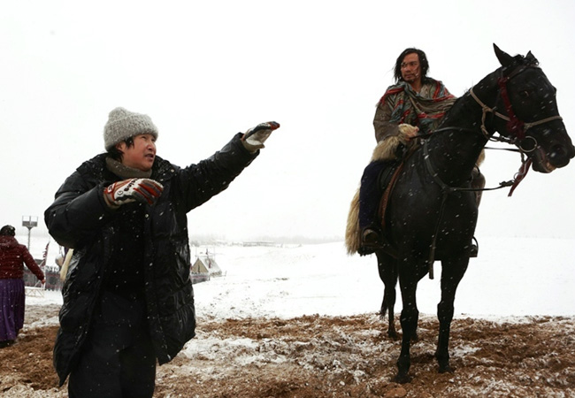  Hình ảnh hậu trường của Chung Hàn Lương với cảnh quay cưỡi ngựa 
